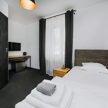 Obiekt Noclegowy Ocelot Ii Homestay Pruszkow