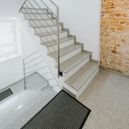 Obiekt Noclegowy Ocelot Ii * Pruszkow