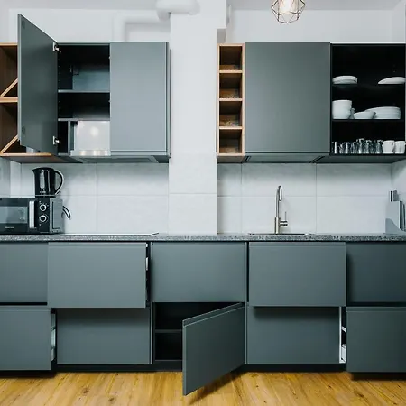 Obiekt Noclegowy Ocelot Ii * Pruszkow